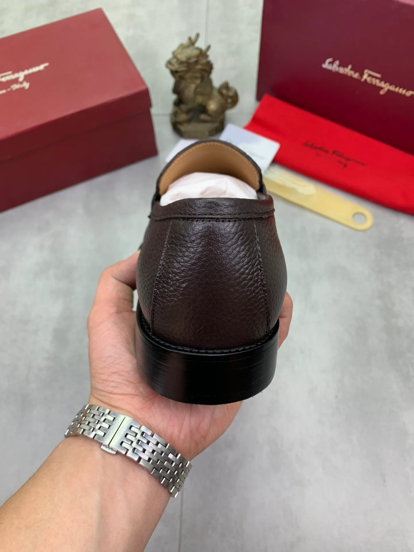 Men's men's shoes💰P460💰[New model]🆘 Water-dyed cow lining [Ferragamo] Ferragamo's latest men's over-the-foot business leather shoes🇨🇳Official website original 1:1 molding💯The first layer is made of Italian imported calfskin➕Luxurious genuine cowhide lining, soft and comfortable🌴High-end atmosphere, the first choice for high-grade men🍍38-45 Black Brown🉑️Select